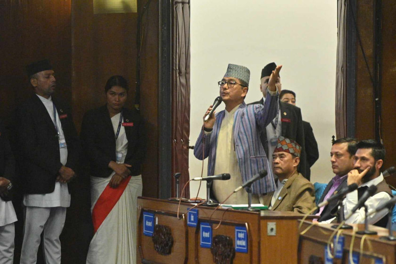 राजेन्द्र लिङ्देनको प्रश्न- तीन दल मिलेर संसद र पूरै देशलाई बन्धक बनाउन मिल्छ ? (भिडियो)